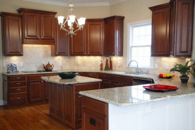 Example of a classic kitchen design in Detroit