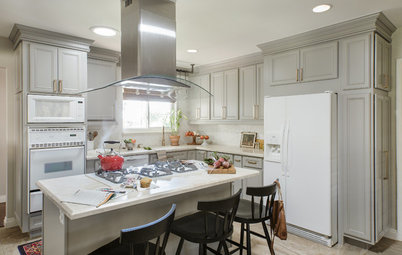 A Casual Gray Kitchen Effortlessly Blends Looks and Functionality