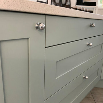 Green and porcelain kitchen with laminate tops