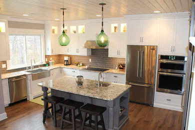 Example of an arts and crafts kitchen design in Cleveland