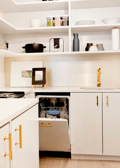 Modern Kitchen by Pamela Dailey Design