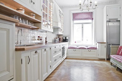 Inspiration for a traditional kitchen in Stockholm.