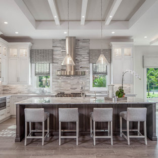 Immagine di una grande cucina design con lavello sottopiano, ante in stile shaker, paraspruzzi multicolore, paraspruzzi con piastrelle a listelli, elettrodomestici in acciaio inossidabile, top multicolore, top in granito, pavimento in gres porcellanato, pavimento grigio e ante bianche