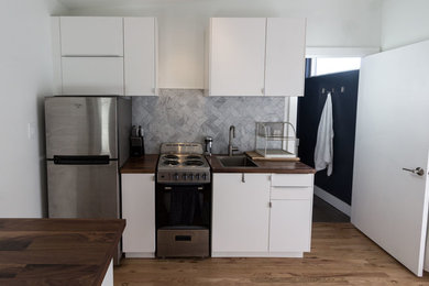 Kitchen - modern kitchen idea in Denver