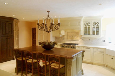 Example of a classic kitchen design in Philadelphia