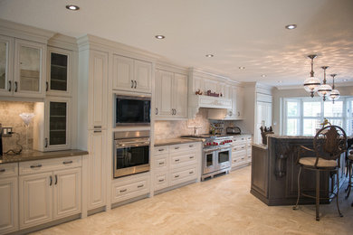 Inspiration for a timeless kitchen remodel in Toronto