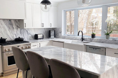 Example of a kitchen design in Montreal