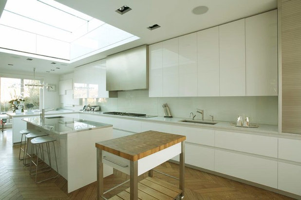 Contemporary Kitchen by TLA Studio