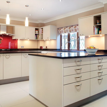 Handled contemporary kitchen with many storage options
