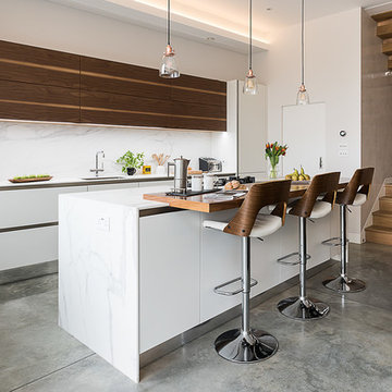 Handles kitchen in white matt finish with walnut veneer bookmatch wall cabinets