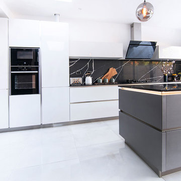 Handless design in light grey high gloss lacquer finish