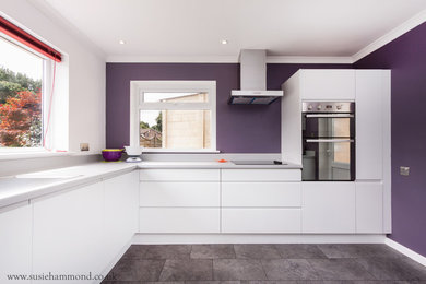 Handless Kitchen in Pale Grey