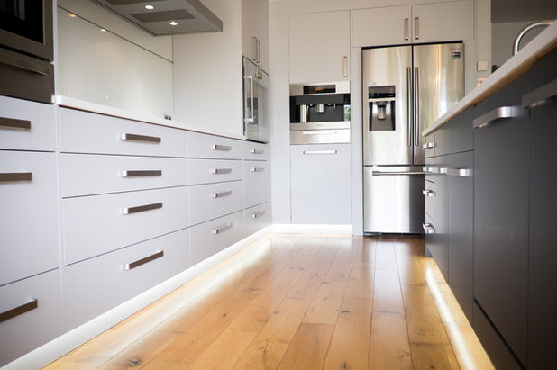 Contemporary Kitchen by Happy Kitchens - Bespoke Kitchens & Joinery