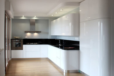 Design ideas for a contemporary kitchen in Bologna.