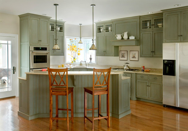 Traditional Kitchen by Quality Custom Cabinetry, Inc