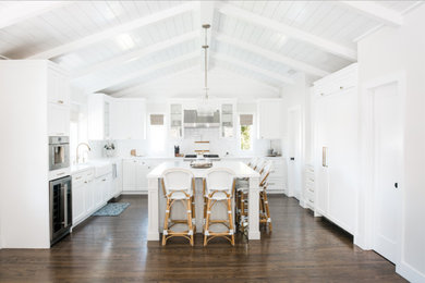 Kitchen - farmhouse kitchen idea in Los Angeles