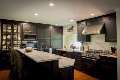 Photo of a large rustic l-shaped kitchen/diner in Other with a submerged sink, recessed-panel cabinets, dark wood cabinets, engineered stone countertops, white splashback, stainless steel appliances, light hardwood flooring, an island, white worktops, engineered quartz splashback and brown floors.