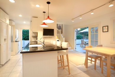 Example of a classic kitchen design in Santa Barbara