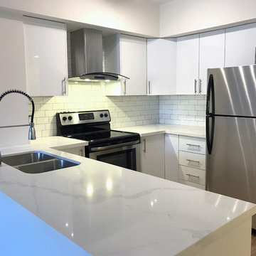 High-gloss custom kitchen in Toronto