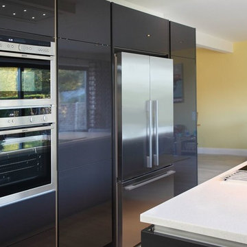 High gloss graphite kitchen with built in appliances