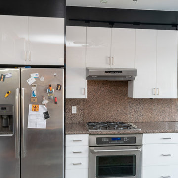 High-gloss kitchen cabinets - Black & White