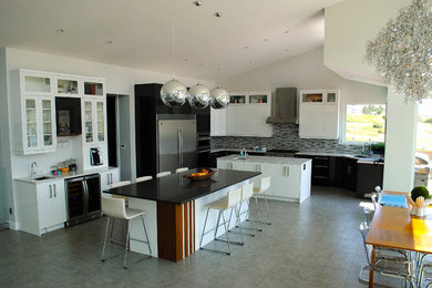 Inspiration for a modern kitchen remodel in Vancouver