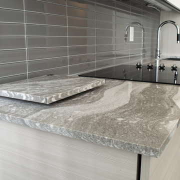 High-gloss kitchen with Cambria countertop