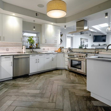 High Gloss Modern Kitchen with Stainless Steel Countertops