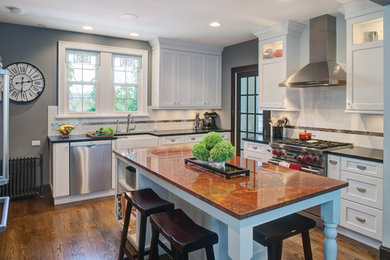Example of a classic kitchen design in Chicago with stainless steel appliances