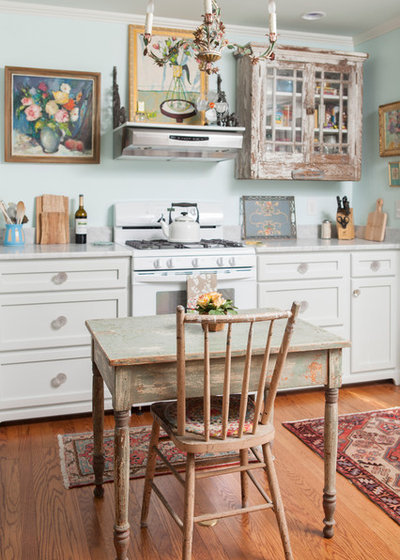 Shabby-chic Style Kitchen by En Vie Interiors by Melanie Bowe