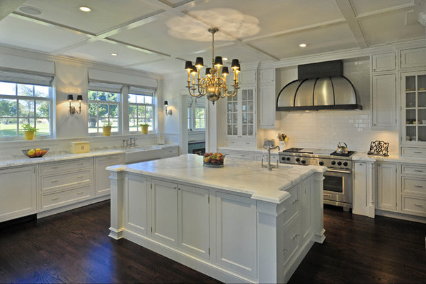 Traditional Kitchen by Torre Construction & Development