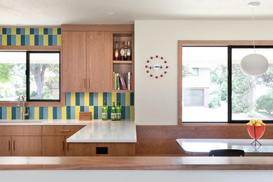 Kitchen - mid-century modern kitchen idea in Portland
