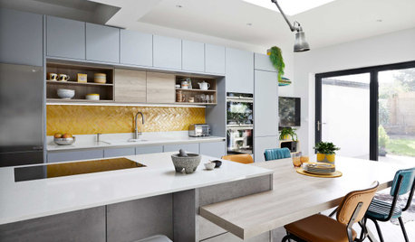 Kitchen Tour: A Modern, Light-filled Space with a Holiday Vibe