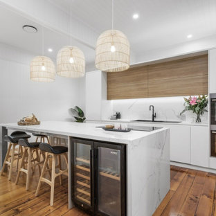 Inspiration for a beach style kitchen in Brisbane.