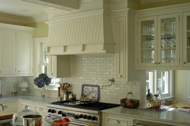 Example of a classic kitchen design in Bridgeport