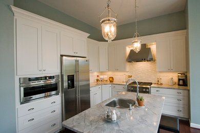 Example of a mid-sized transitional l-shaped dark wood floor enclosed kitchen design in DC Metro with stainless steel appliances, shaker cabinets, white cabinets, quartzite countertops, beige backsplash, subway tile backsplash and an island