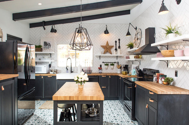 Farmhouse Kitchen by x8 Property and Design
