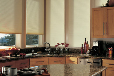 Mittelgroße Moderne Küche mit Porzellan-Bodenfliesen in St. Louis
