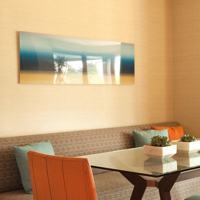 Inspiration for a contemporary eat-in kitchen remodel in Orange County
