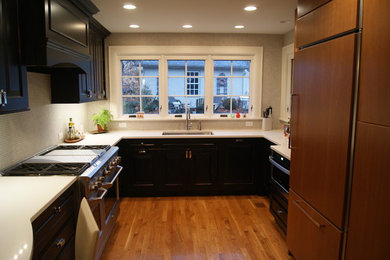 Example of an eclectic kitchen design in Cincinnati