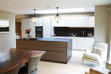 Inspiration for a modern kitchen in Surrey.