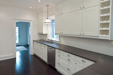 Mid-sized elegant kitchen photo in Toronto