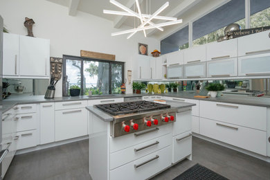 Example of a trendy kitchen design with an island