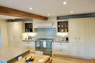 This is an example of a country kitchen in Oxfordshire.