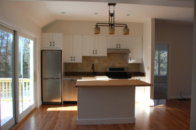 Inspiration for a contemporary kitchen remodel in Bridgeport