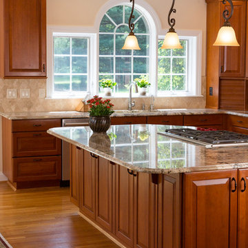 Indian Hill Traditional Kitchen with Bar Alcove