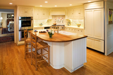 Example of a classic kitchen design in Minneapolis