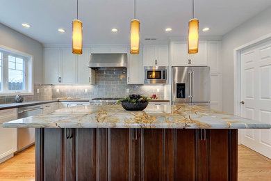 Example of a large eclectic u-shaped medium tone wood floor eat-in kitchen design in San Francisco with an undermount sink, shaker cabinets, dark wood cabinets, quartzite countertops, gray backsplash, ceramic backsplash, stainless steel appliances and an island