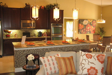 Example of a classic kitchen design in Tampa