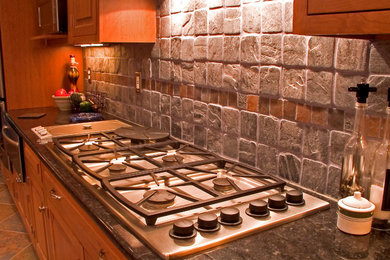 Свежая идея для дизайна: кухня в классическом стиле - отличное фото интерьера